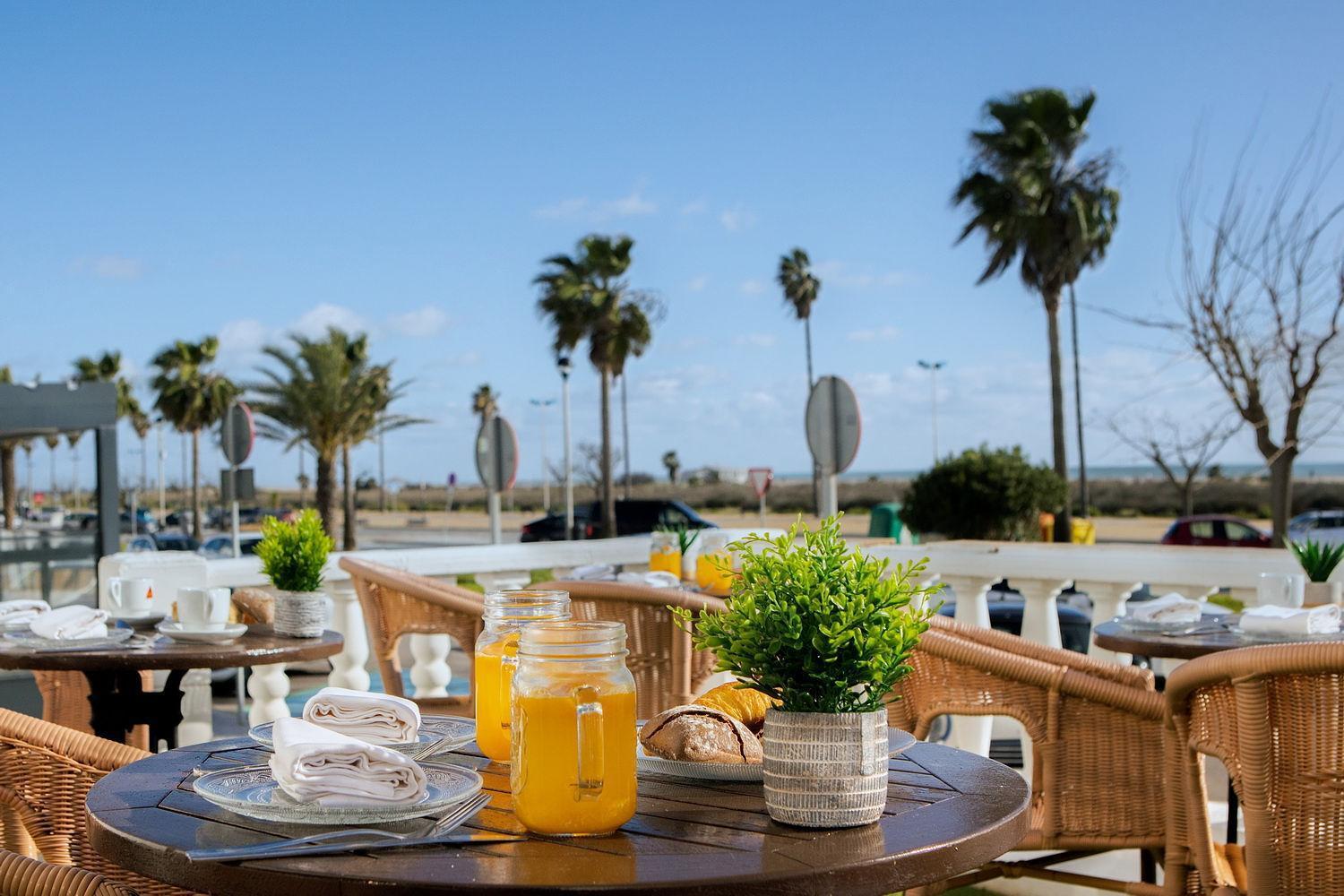 Hotel Playa Conil - Beachfront Studios & Suites كونيل ذي لا فرونتيرا المظهر الخارجي الصورة