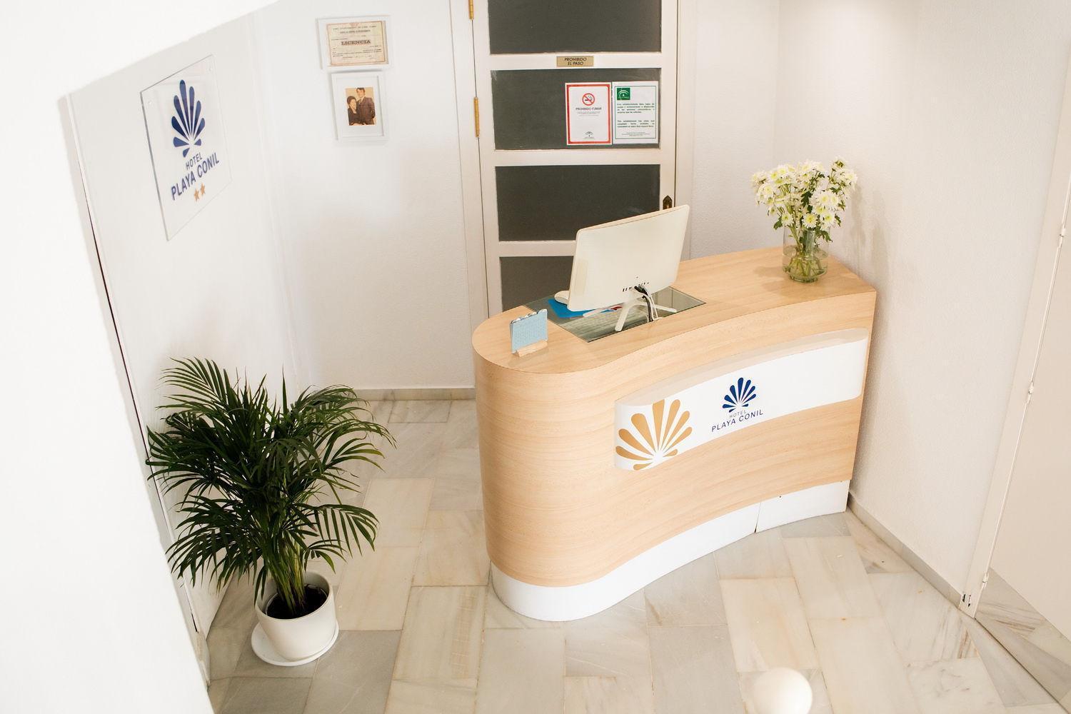 Hotel Playa Conil - Beachfront Studios & Suites كونيل ذي لا فرونتيرا المظهر الخارجي الصورة